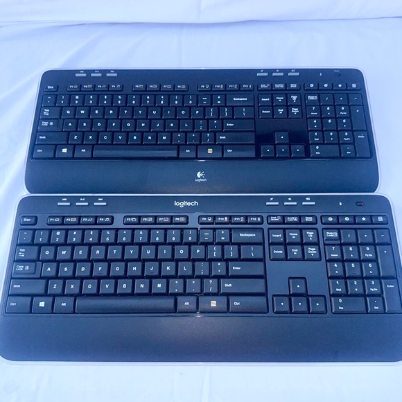 Lot of 2 Logitech K520 Wireless Keyboards W/ Dongles/Receivers - Picture 1 of 4